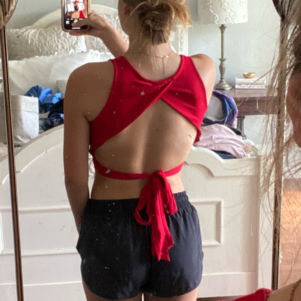 Red lulus crop - Picture 2 of 2
